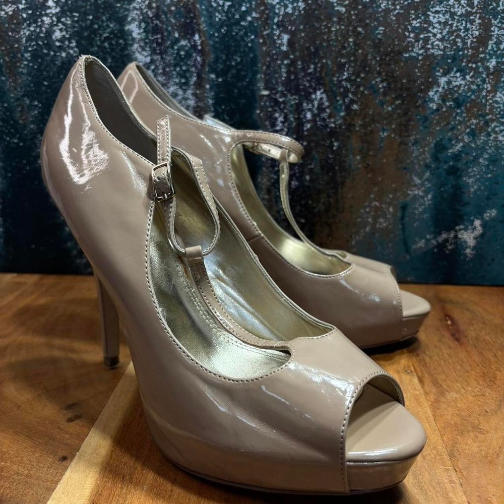 Bakers vintage y2k nude faux patent t strap platform heels size 10